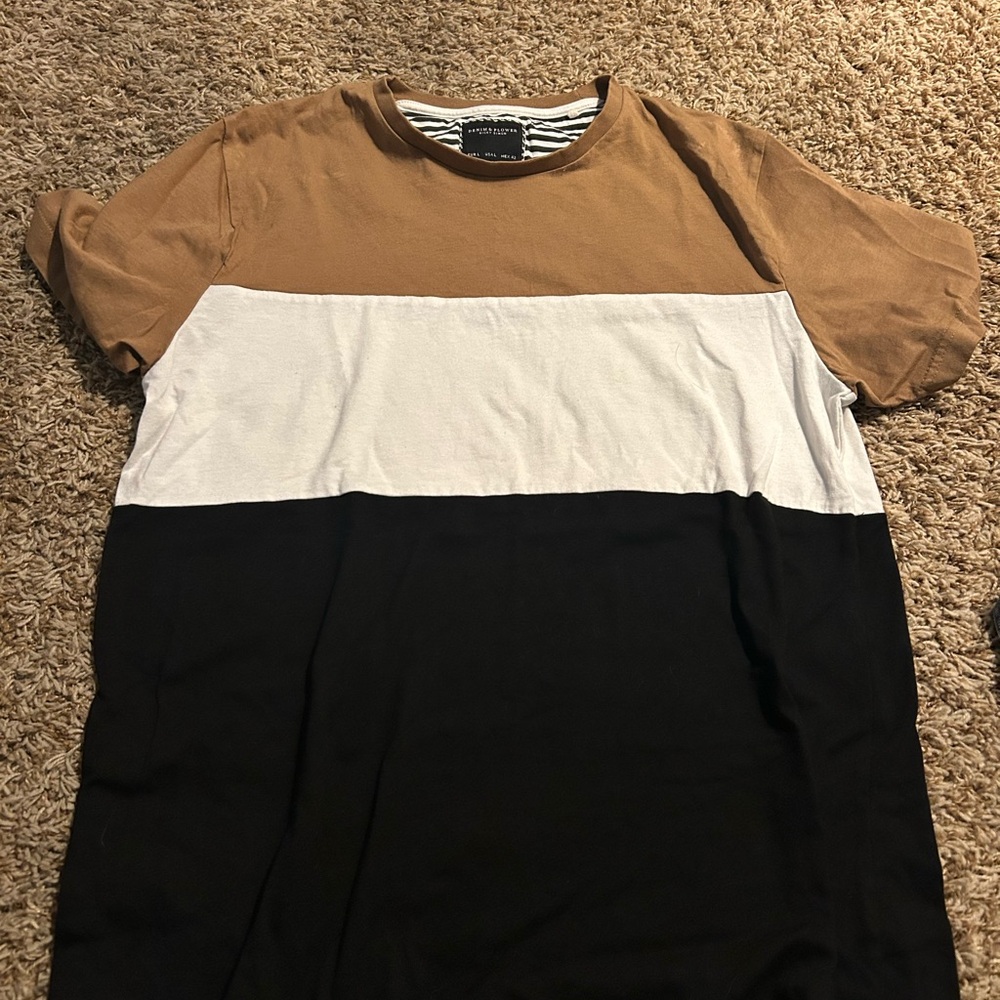 H&M Men's Brown, White, and Black Tee